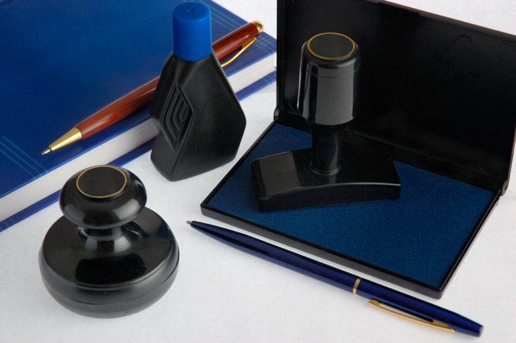 火葬許可証の手続き代行はどのように行うべきですか？