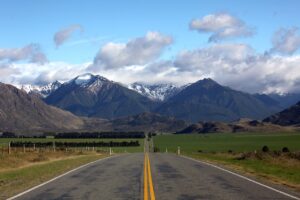 お布施を直接渡す際に葬儀社を通さない場合の注意点は？